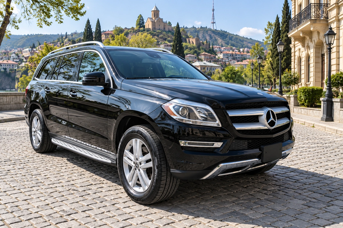 Mercedes-Benz GL 450 4MATIC on a city street