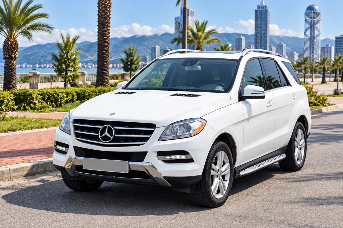 Mercedes-Benz ML 350 on a city street
